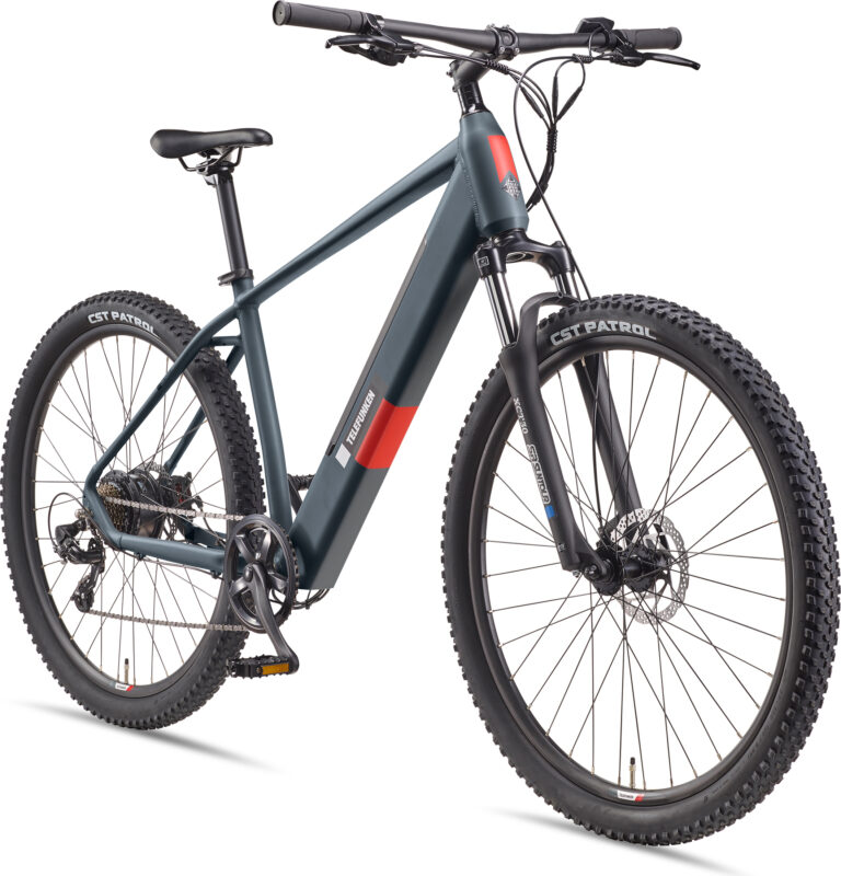 Dunkelgrünes Mountainbike mit dicken Reifen und Scheibenbremsen auf weißem Hintergrund. Dunkelgrünes Mountainbike mit dicken Reifen und Scheibenbremsen auf weißem Hintergrund.